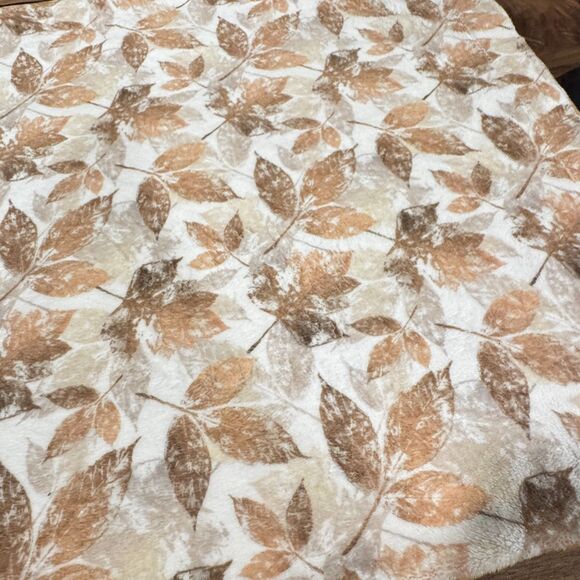 Minky Couture Plush Autumn Leaves Print Standard Size Pillowcase Soft - Picture 3 of 8